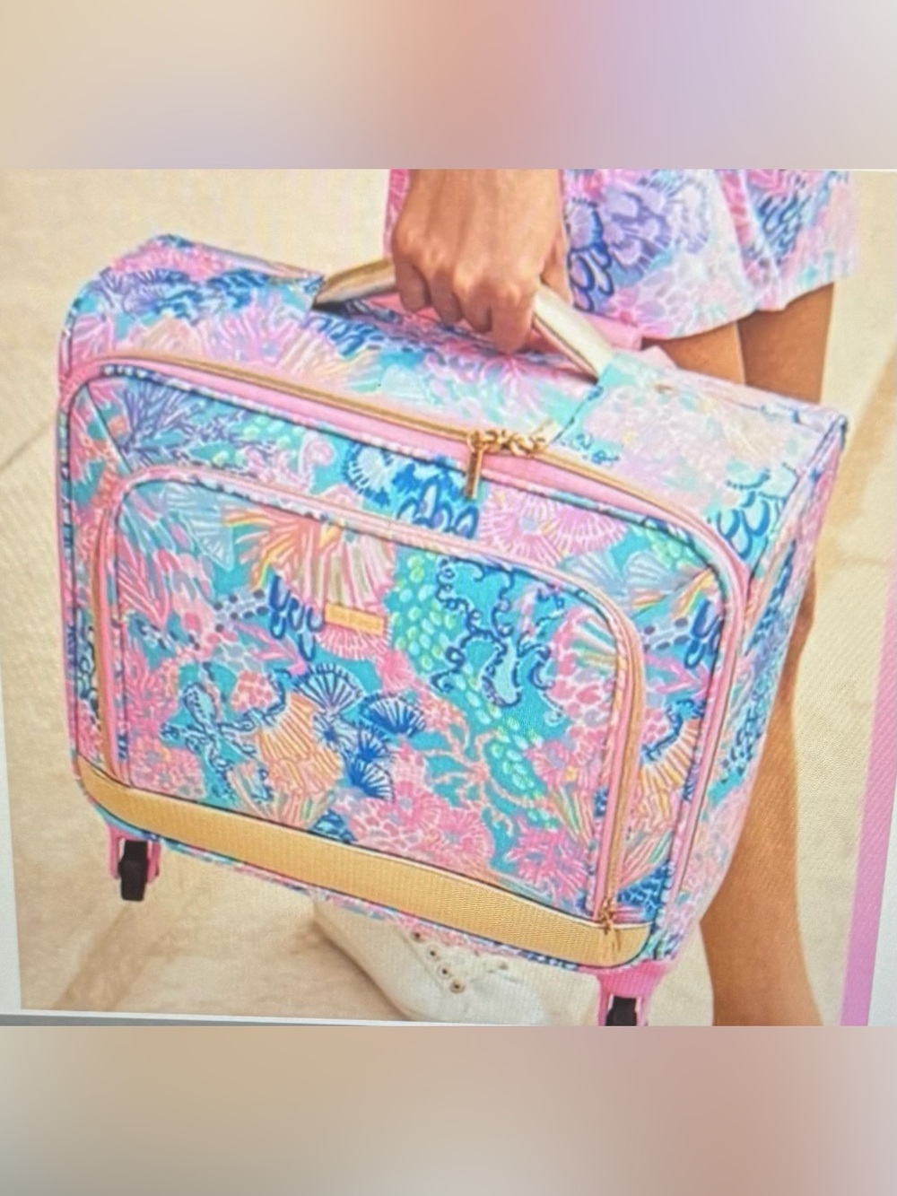 Lilly Pulitzer, like new vibrant  Rolling CarryOn luggage splendor in the sand